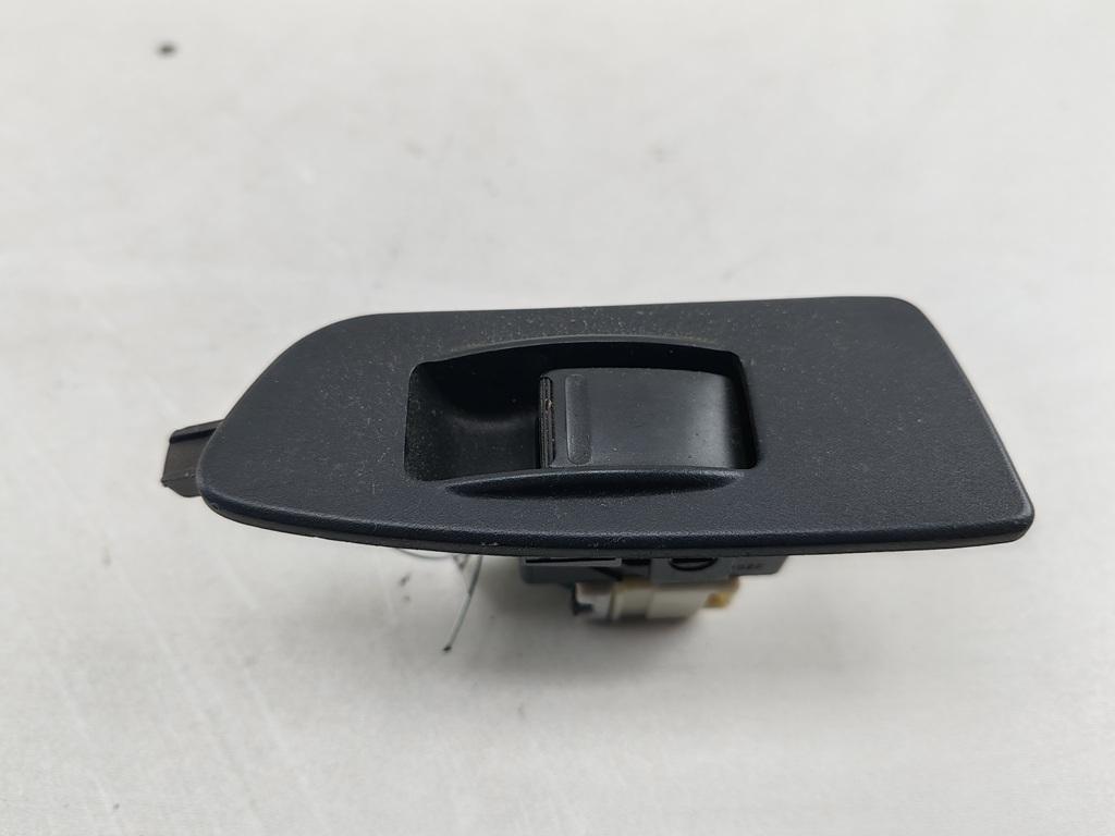 кнопка стеклоподъемника заднего правого Subaru Impreza 2001, 2.0 л., бензин, АКПП, серый, универсал