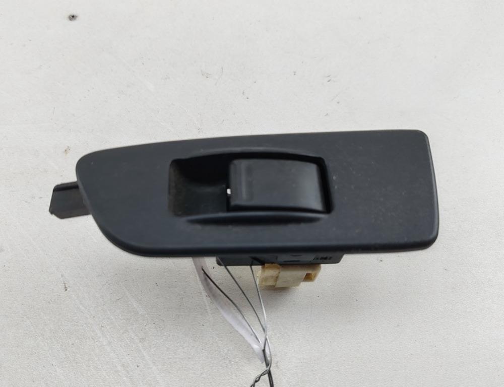 кнопка стеклоподъемника заднего левого Subaru Impreza 2001, 2.0 л., бензин, АКПП, серый, универсал