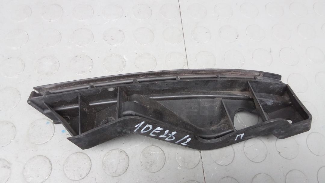 крепление бампера Volkswagen Touran 1 поколение 2004, 1.6 л., бензин, МКПП, минивэн - фото №1