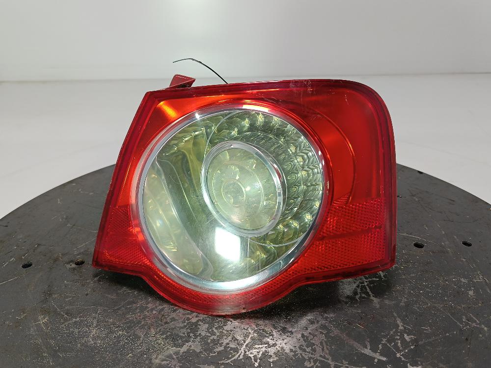 фонарь задний правый Volkswagen Passat B6 2008, цвет, седан, 3C5945096C - фото №1