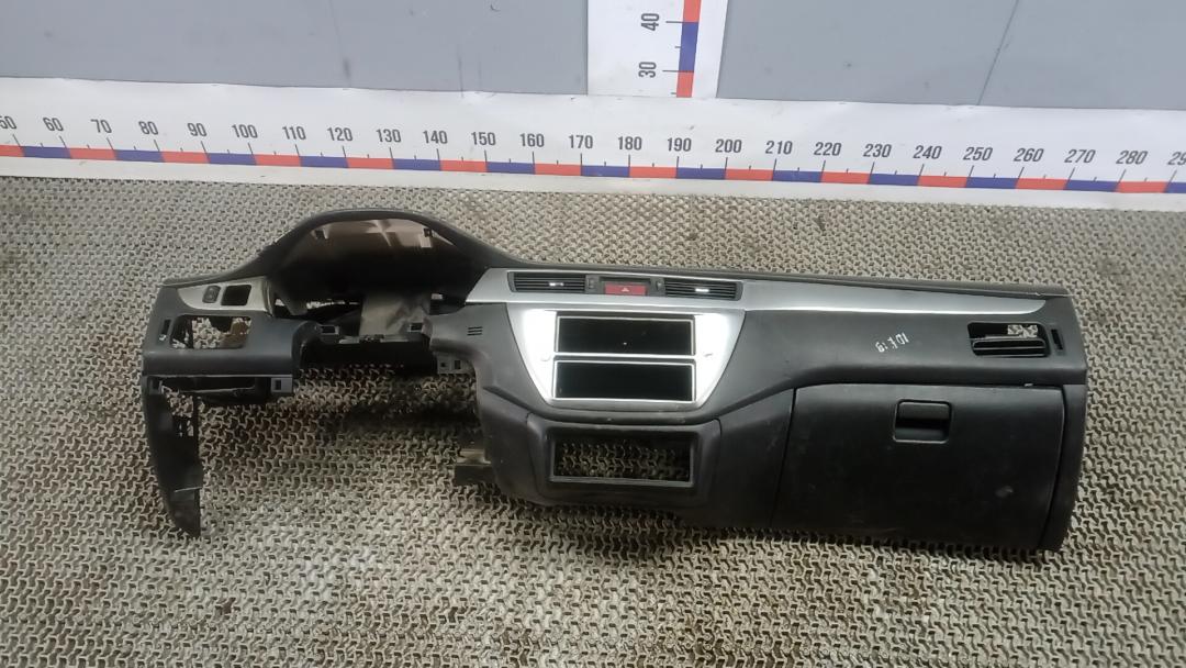 панель передняя салона (торпедо) Mitsubishi Lancer 10 поколение 2007, 1.6 л., бензин, МКПП, универсал - фото №1
