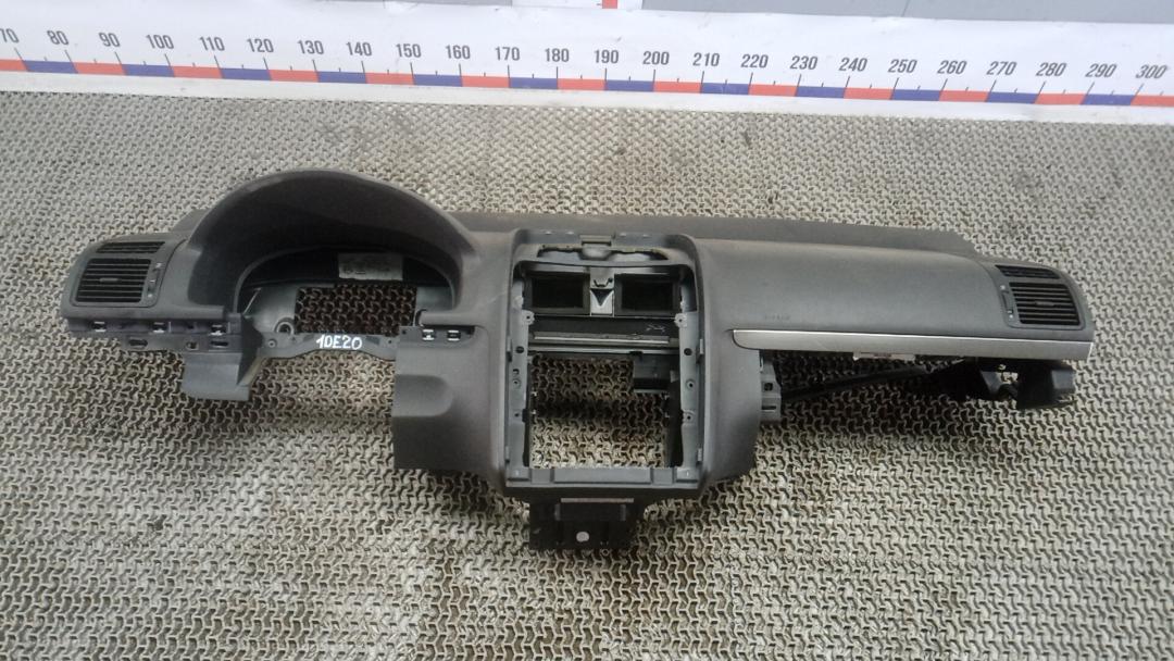 панель передняя салона (торпедо) Volkswagen Touran 1 поколение 2004, 2.0 л., бензин, МКПП, минивэн - фото №1