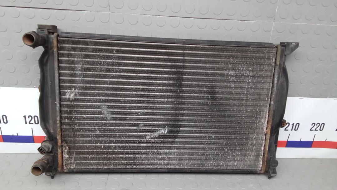 радиатор охлаждения Audi A6 4A/C4 1997, 1.8 л., бензин, МКПП, универсал, 8D0121251Q - фото №1