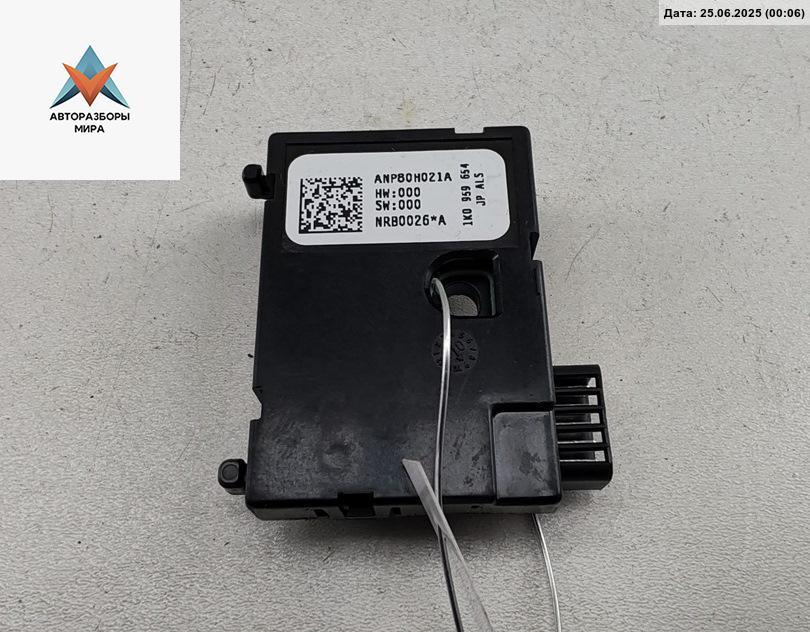 блок управления (другие) Volkswagen Touran 1 поколение 2005, 1.6 л., бензин, МКПП, зелёный, минивэн, 1K0959654 - фото №1