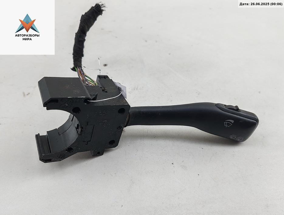 переключатель дворников Volkswagen Passat B5 1998, 1.6 л., бензин, МКПП, чёрный, универсал - фото №1