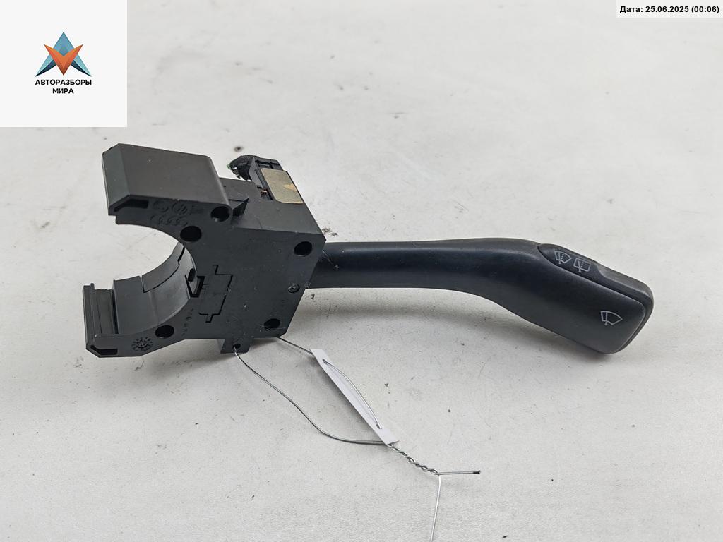 переключатель дворников Audi A3 8L 1997, 1.6 л., бензин, МКПП, чёрный, хетчбэк 3 дв. - фото №1