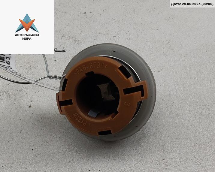 Патрон лампы указателя поворота Volkswagen Touran 1 поколение 2003, 1.9 л., дизель, МКПП, серый, минивэн - фото №1