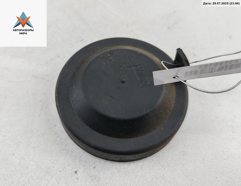 Крышка (заглушка) задняя фары Volkswagen Polo 4 поколение 2002, 1.2 л., бензин, МКПП, чёрный, хетчбэк 3 дв., 88204115 - фото №1