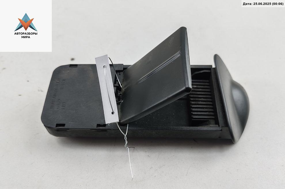 пепельница Ford Focus 1 поколение 1999, 1.8 л., бензин, МКПП, красный, универсал, 98ABA04810CFW - фото №1