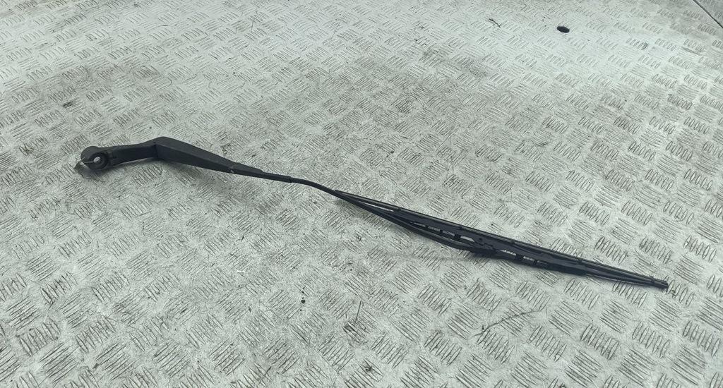 Щеткодержатель (поводок стеклоочистителя) передний Mitsubishi Lancer 2003, 2.0 л., бензин, МКПП, синий, универсал