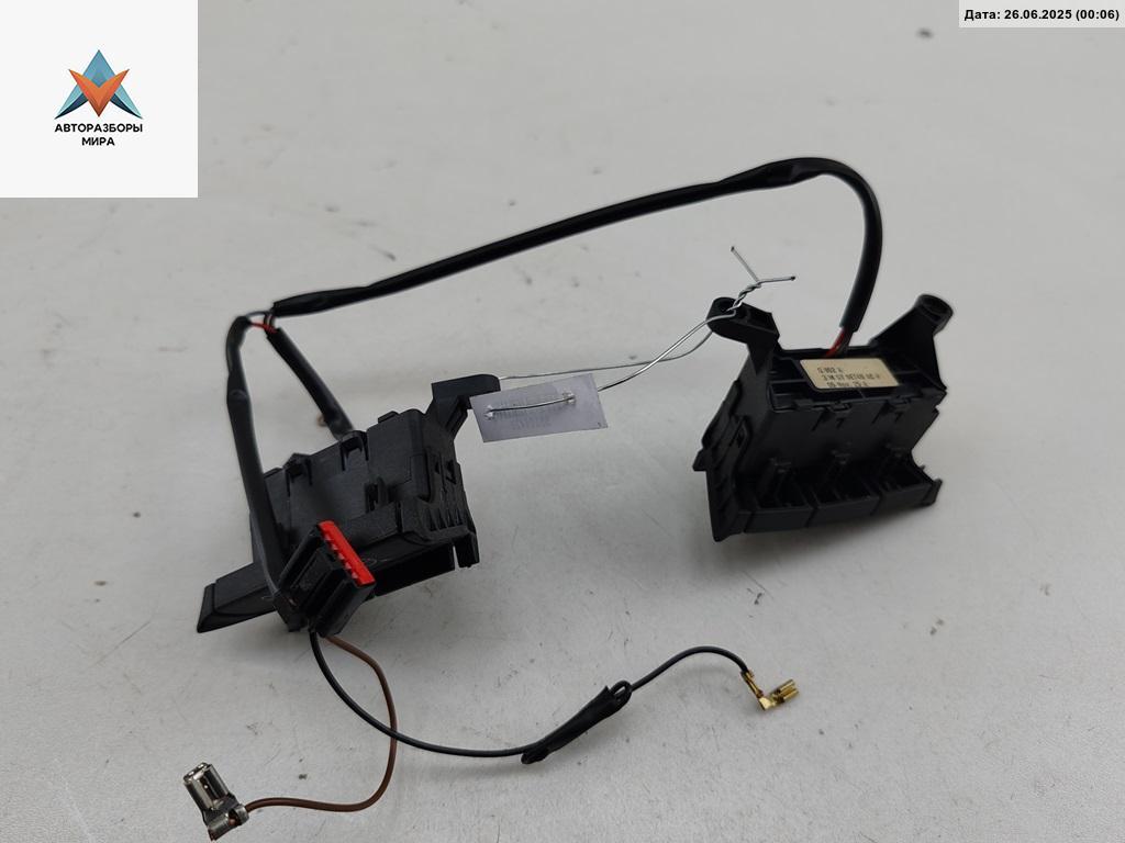 кнопки управления на руле Ford C-Max 1 поколение 2005, 2.0 л., бензин, АКПП, серый, минивэн, 3M5T9E740AC - фото №1