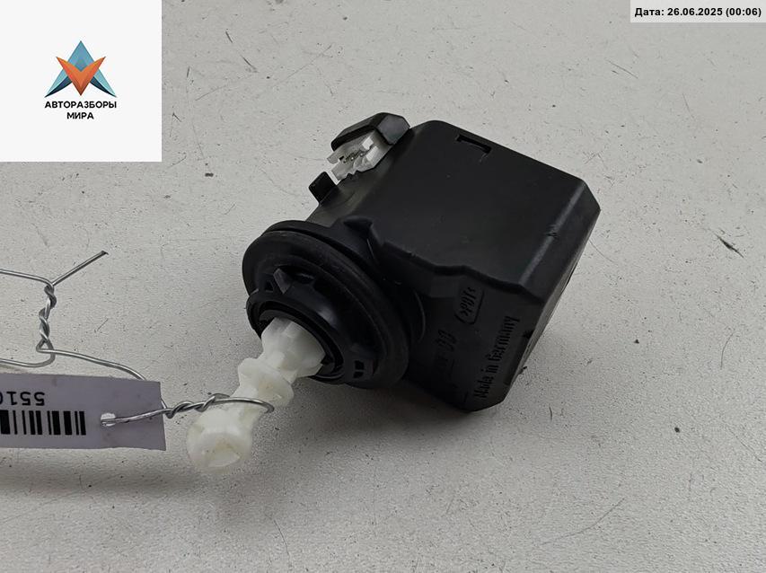 корректор фар Volkswagen Passat B6 2006, 2.0 л., дизель, МКПП, чёрный, универсал, 008830OO - фото №1