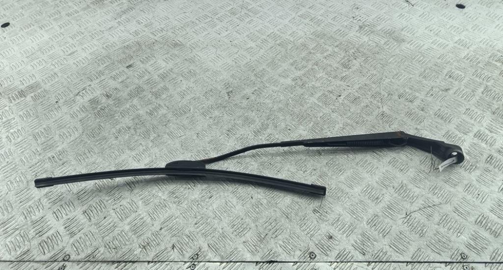 Щеткодержатель (поводок стеклоочистителя) передний Hyundai Getz 2005, 1.1 л., бензин, МКПП, чёрный, хетчбэк 3 дв.