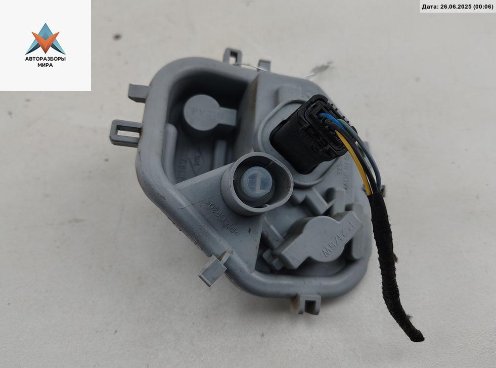 Плата фонаря заднего правого Renault Captur 1 поколение 2016, 1.2 л., бензин, АКПП, серый, внедорожник 5 дв., 32347 - фото №1