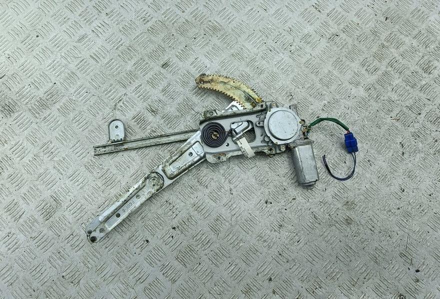 стеклоподъемник электрический передний правый Subaru Forester 1998, 2.0 л., бензин, МКПП, зелёный, внедорожник 5 дв.
