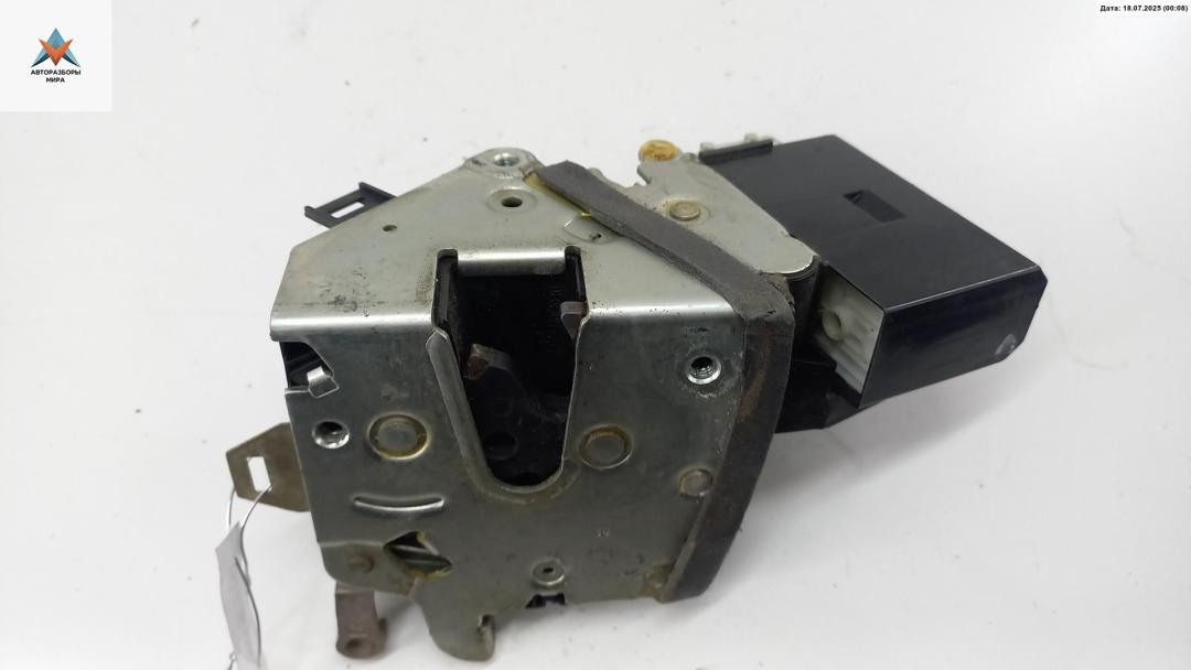 замок двери передней правой BMW 5 серия E39 1996, 2.0 л., бензин, МКПП, синий, седан, 8235126 - фото №1