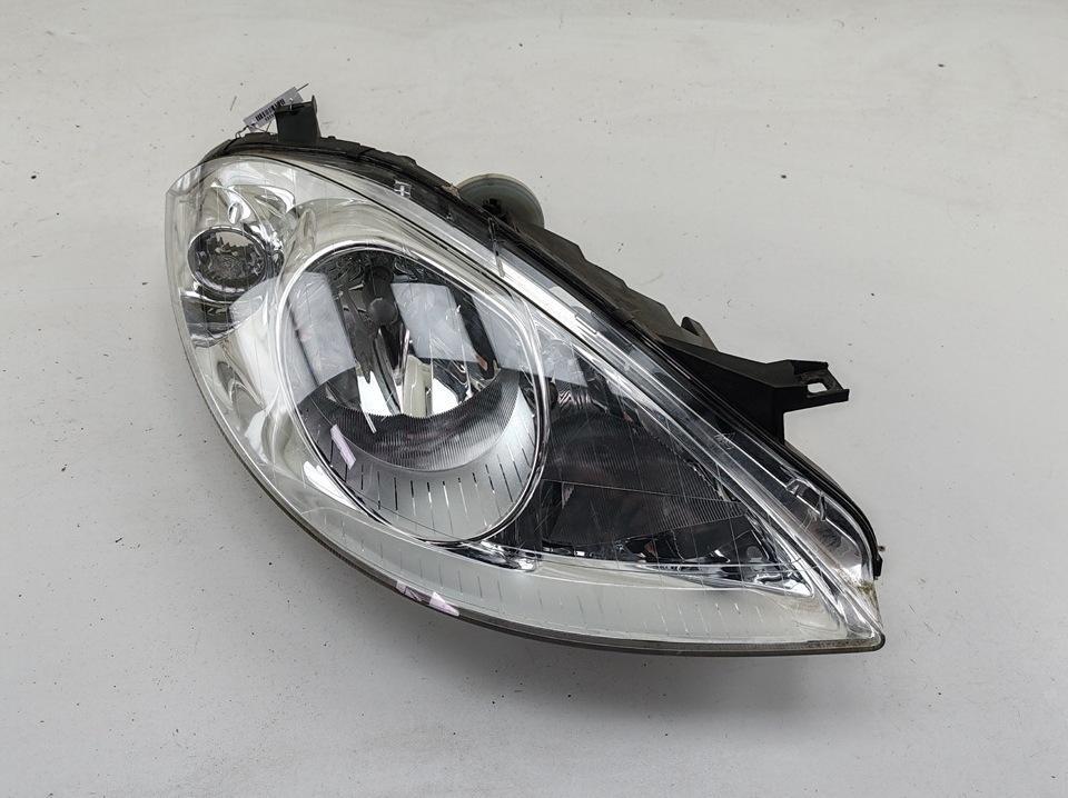 фара правая Mercedes-Benz A W169 2005, 2.0 л., бензин, АКПП, красный, хетчбэк 5 дв., 0301197202