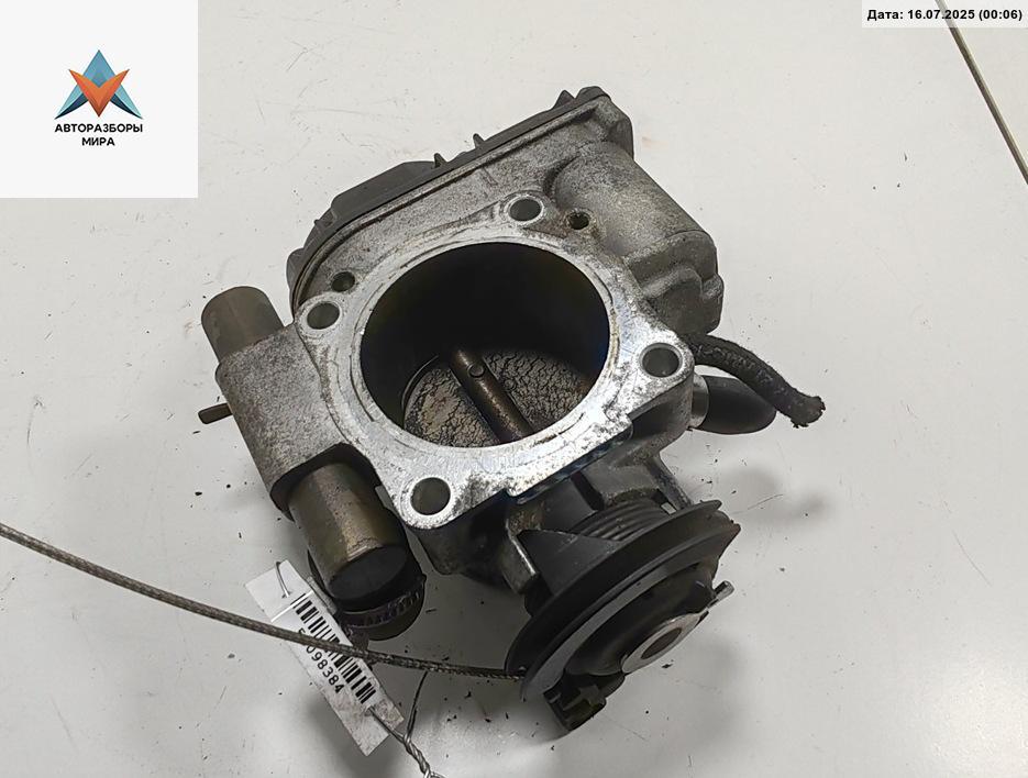 заслонка дроссельная Volkswagen Passat B5 1998, 1.8 л., бензин, МКПП, синий, универсал, 058133063H - фото №1