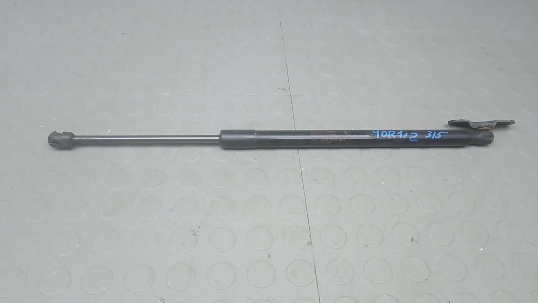 амортизатор крышки багажника (3-5 двери) Land Rover Discovery Sport 1 поколение 2016, 2.0 л., дизель, МКПП, внедорожник 5 дв. - фото №1