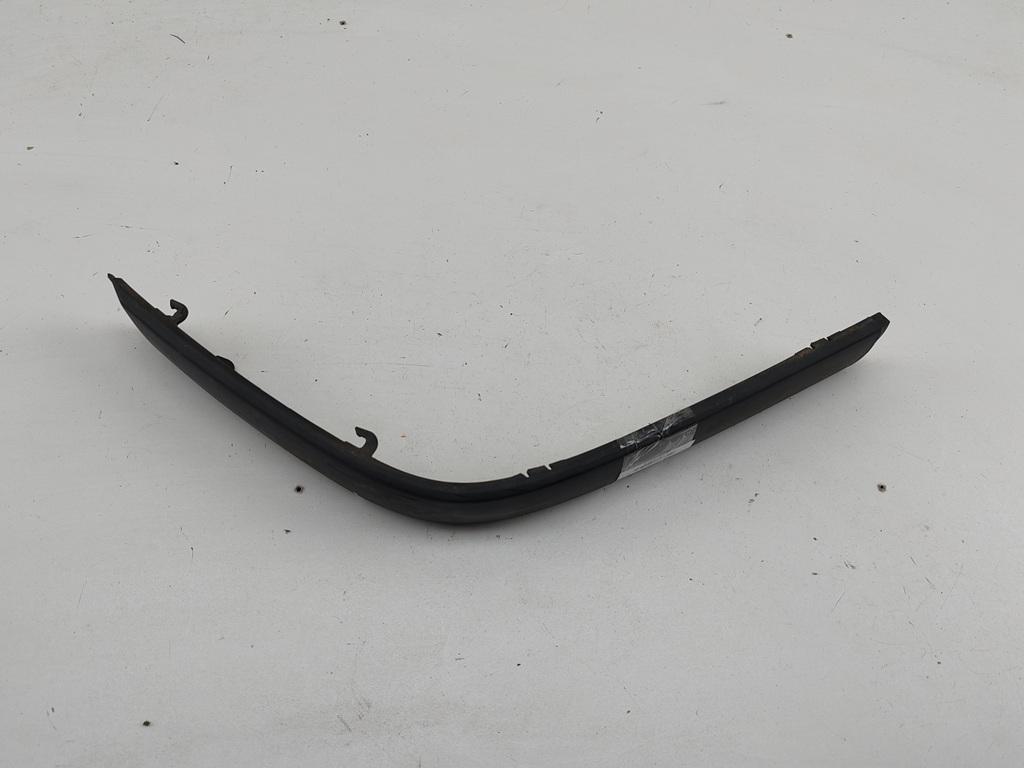 молдинг переднего бампера BMW 3 E36 1999, 1.9 л., бензин, АКПП, красный, хетчбэк 3 дв., 8146318