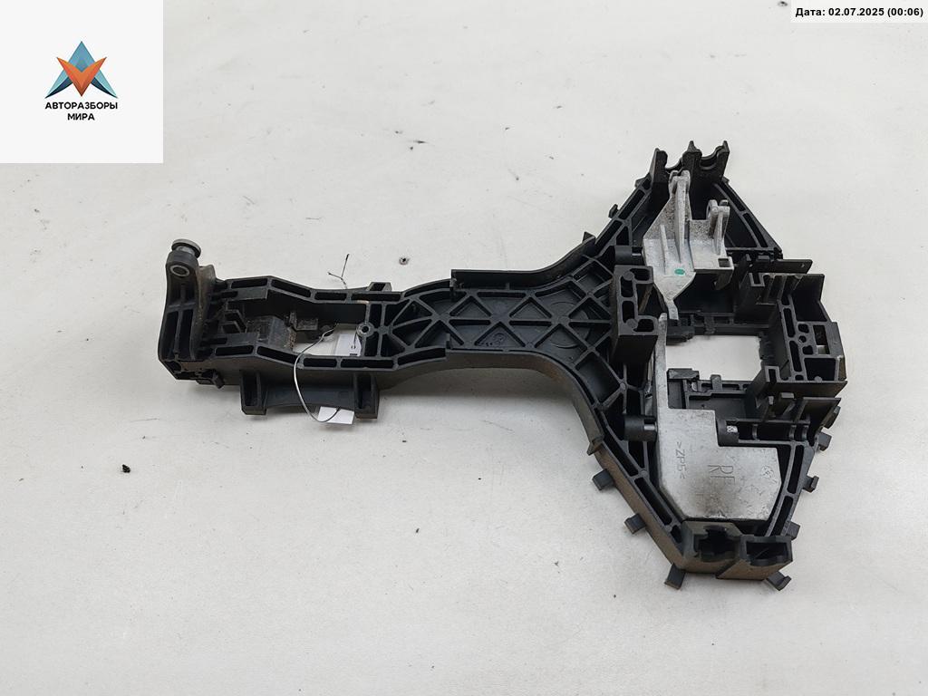 Корпус (держатель) ручки двери задней правой Mercedes-Benz Sprinter 2 поколение (W906) 2011, 2.2 л., дизель, МКПП, серый, микроавтобус - фото №1