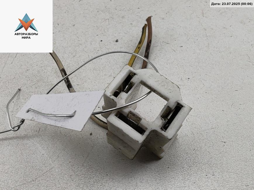 разъем (фишка) проводки Volkswagen Transporter T4 1997, 2.4 л., дизель, МКПП, жёлтый, микроавтобус - фото №1