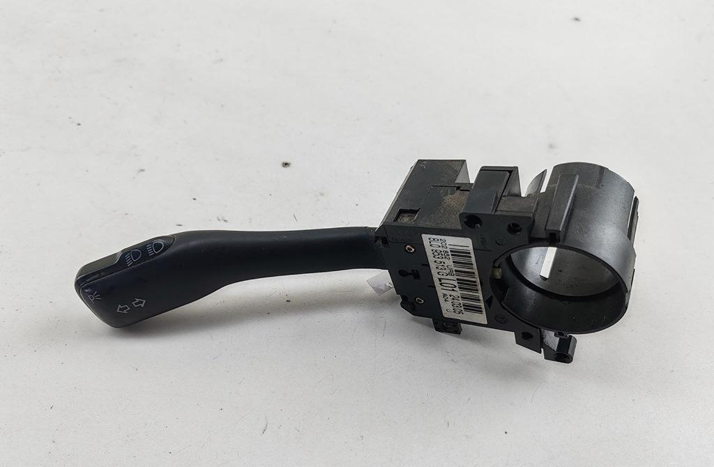 переключатель поворотов Audi A6 C5 2000, 1.8 л., Ti, бензин, МКПП, зелёный, универсал, 8L0953513G