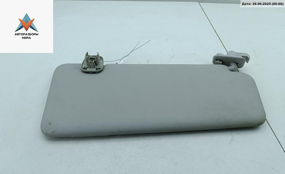 козырек солнцезащитный Renault Captur 1 поколение 2016, 1.2 л., бензин, АКПП, серый, внедорожник 5 дв. - фото №1