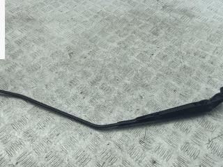 Щеткодержатель (поводок стеклоочистителя) передний Renault Scenic 3 поколение 2011, 1.4 л., бензин, МКПП, чёрный, минивэн, 288860003R