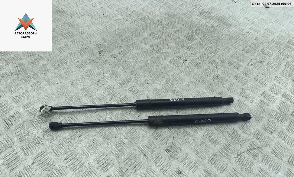 амортизатор крышки багажника (3-5 двери) Renault Captur 1 поколение 2016, 1.2 л., бензин, АКПП, серый, внедорожник 5 дв. - фото №1