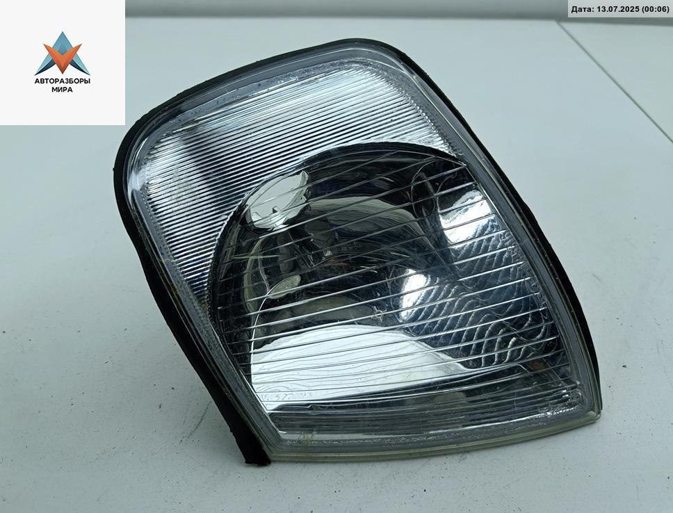 Поворотник (указатель поворота) левый Audi A3 8L 1997, 1.6 л., бензин, МКПП, чёрный, хетчбэк 3 дв. - фото №1