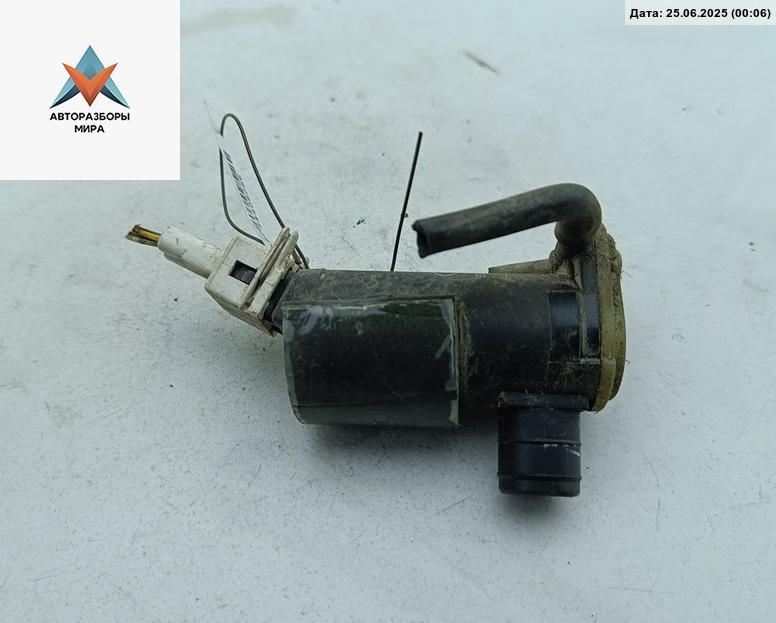 насос (моторчик) омывателя стекла Ford Focus 1 поколение 1999, красный, хетчбэк 5 дв., 93BB17K624BA - фото №1