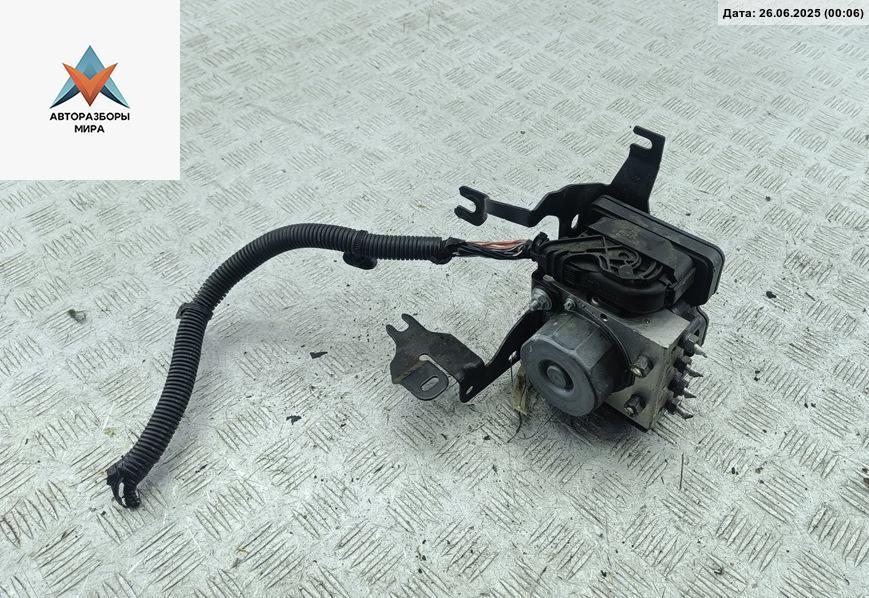 блок ABS Renault Captur 1 поколение 2016, 1.2 л., бензин, АКПП, серый, внедорожник 5 дв., 0265255794.476601203R - фото №1