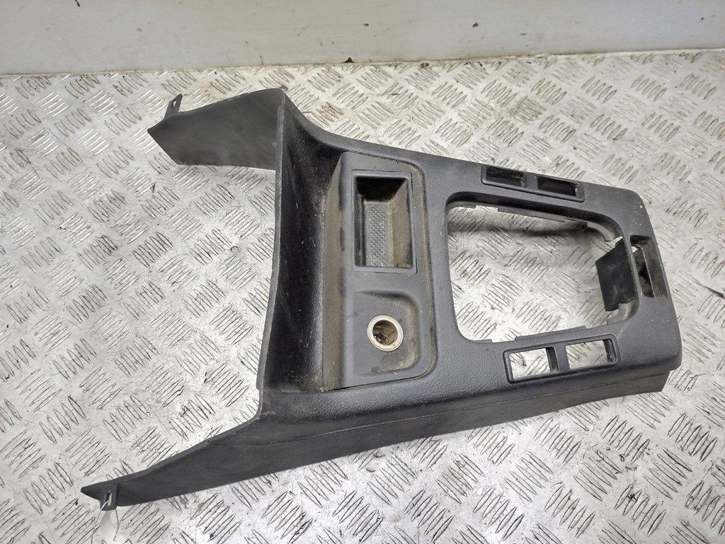 консоль салона (центральная часть) BMW 3 E36 1999, 1.9 л., бензин, АКПП, красный, хетчбэк 3 дв., 8146335