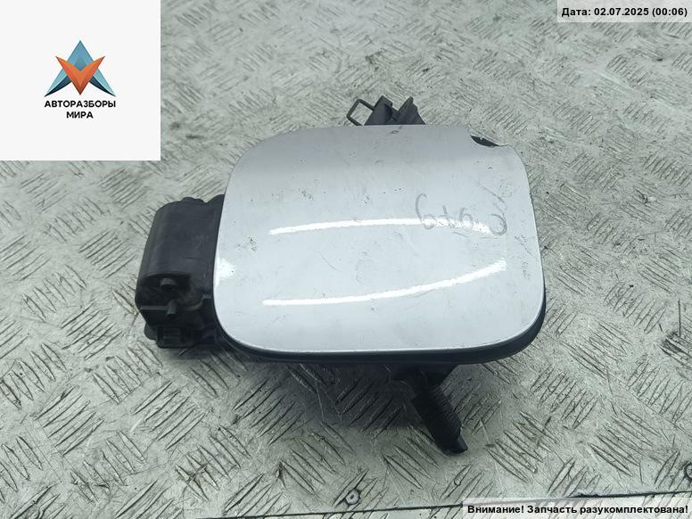 лючок топливного бака Renault Captur 1 поколение 2016, 1.2 л., бензин, АКПП, серый, внедорожник 5 дв., 781208860R - фото №1