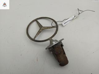 эмблема Mercedes-Benz E-Класс W124 [рестайлинг] 1989, 2.0 л., дизель, МКПП, белый, седан