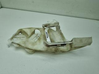 кронштейн (крепление) Volkswagen Passat B6 2005, 2.0 л., дизель, МКПП, серый, универсал, 3C4839768B