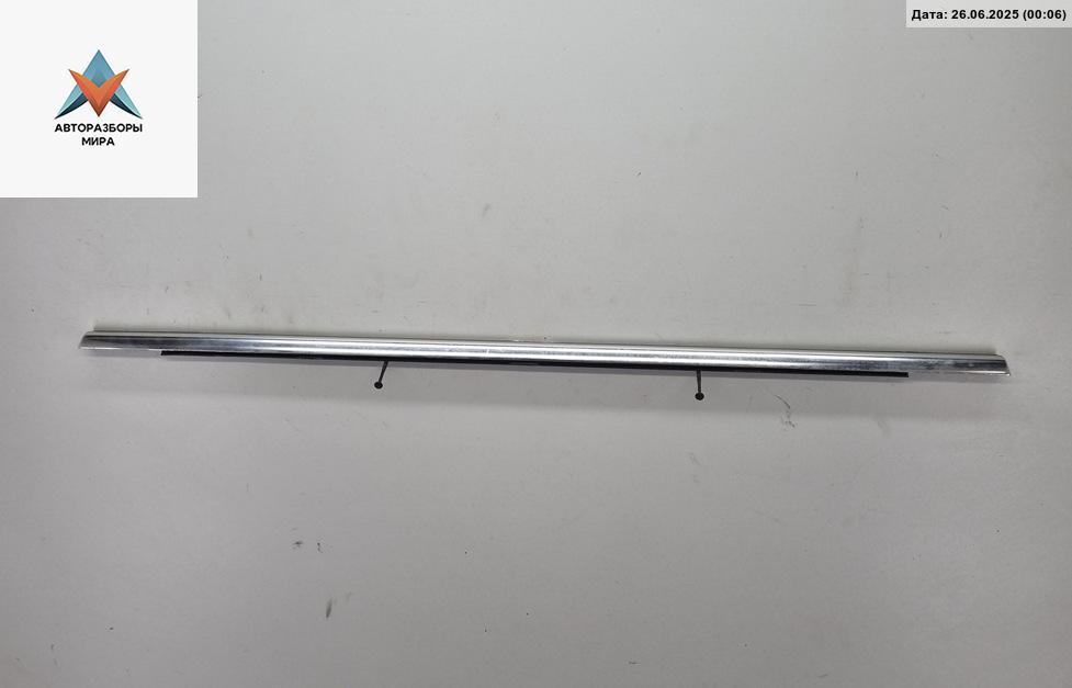 Молдинг стекла двери задней правой наружный Volkswagen Passat B6 2005, 2.0 л., дизель, МКПП, серый, универсал, 3C9839476 - фото №1