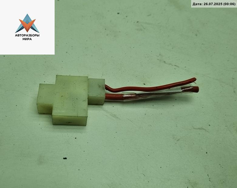 разъем (фишка) проводки Volkswagen Passat B3 1992, 1.8 л., бензин, МКПП, серый, универсал, 803971968 - фото №1