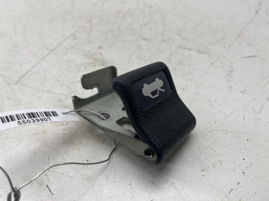 ручка открывания капота Subaru Forester 1998, 2.0 л., бензин, МКПП, зелёный, внедорожник 5 дв.