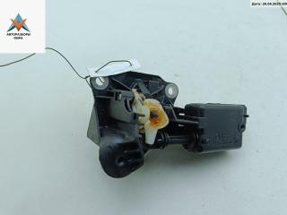 кнопка открытия багажника Renault Clio 2 поколение [2-й рестайлинг] 2006, 1.2 л., бензин, МКПП, серый, хетчбэк 5 дв., 7700842255