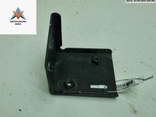 кронштейн (крепление) Volkswagen Golf 3 поколение 1997, 1.6 л., бензин, МКПП, красный, хетчбэк 5 дв., 3D5805657