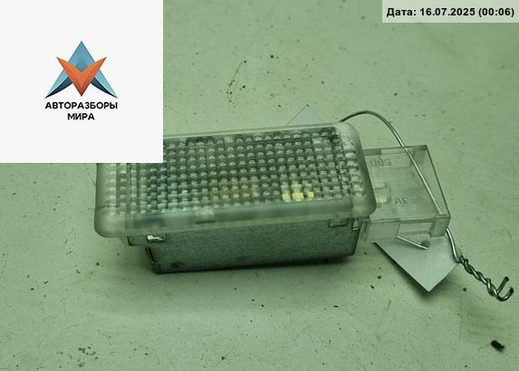 фонарь салона (плафон) Volkswagen Passat B6 2008, 1.8 л., бензин, МКПП, чёрный, универсал, 8L0947563 - фото №1