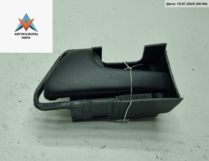 ручка внутренняя задняя левая Volkswagen Golf 3 поколение 1997, 1.6 л., бензин, МКПП, красный, хетчбэк 5 дв., 1H4867179D - фото №1