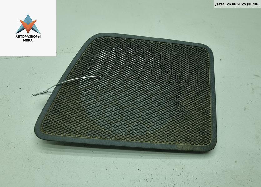 Сетка (решетка) динамика Volkswagen Caddy 3 поколение 2009, 1.4 л., бензин, МКПП, красный, фургон, 2K0858426 - фото №1