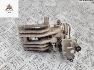 суппорт задний правый Volkswagen Caddy 3 поколение 2009, 1.4 л., бензин, МКПП, красный, фургон