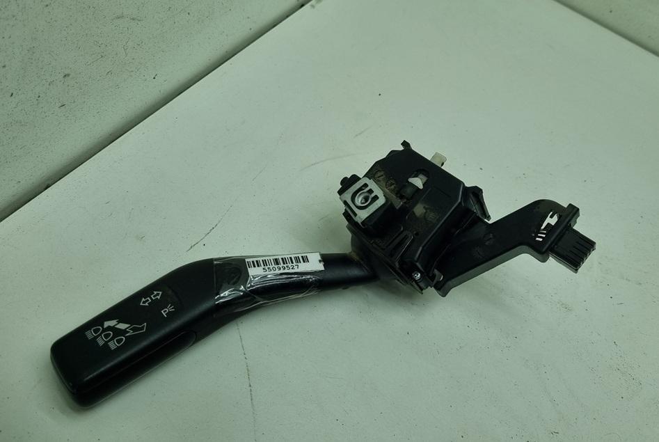 переключатель поворотов Volkswagen Caddy 3 поколение 2009, 1.4 л., бензин, МКПП, красный, фургон, 1K0953513E - фото №1