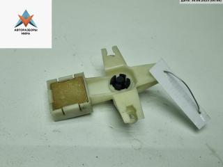 кронштейн (крепление) Volkswagen Passat B5 1997, 1.6 л., бензин, МКПП, белый, универсал, 3B0839833