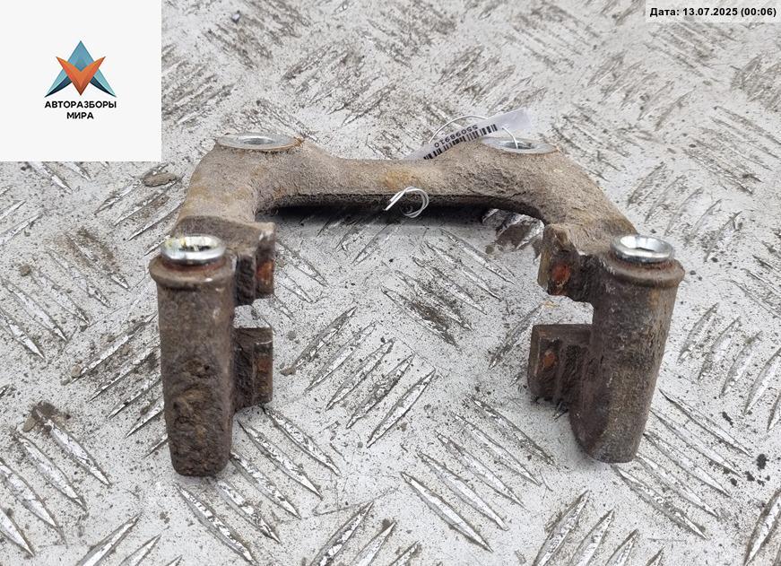 скоба суппорта Volkswagen Caddy 3 поколение 2009, 1.4 л., бензин, МКПП, красный, фургон - фото №1