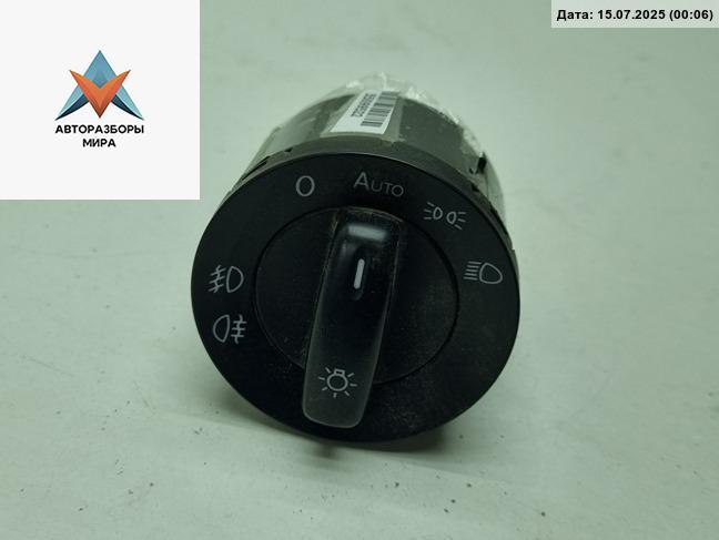 переключатель света Volkswagen Caddy 3 поколение 2009, 1.4 л., бензин, МКПП, красный, фургон, 1K0941431BN - фото №1